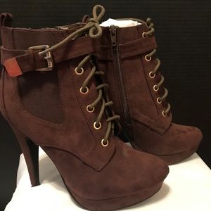 Women’s (Size 8) Denver dark brown ankle bootie